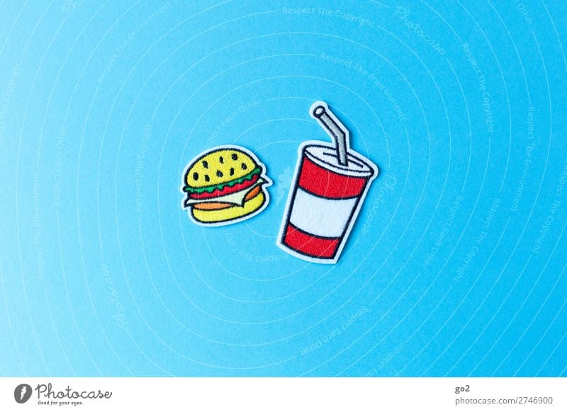 Burger und Softdrink Lebensmittel Hamburger Cheeseburger Ernährung Essen Fastfood Getränk trinken Erfrischungsgetränk Limonade Becher Accessoire