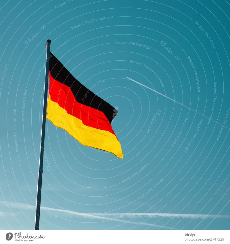 Aufwärtstrend Wolkenloser Himmel Schönes Wetter Wind Deutsche Flagge Zeichen Fahne leuchten ästhetisch authentisch Erfolg frisch positiv blau gold rot schwarz