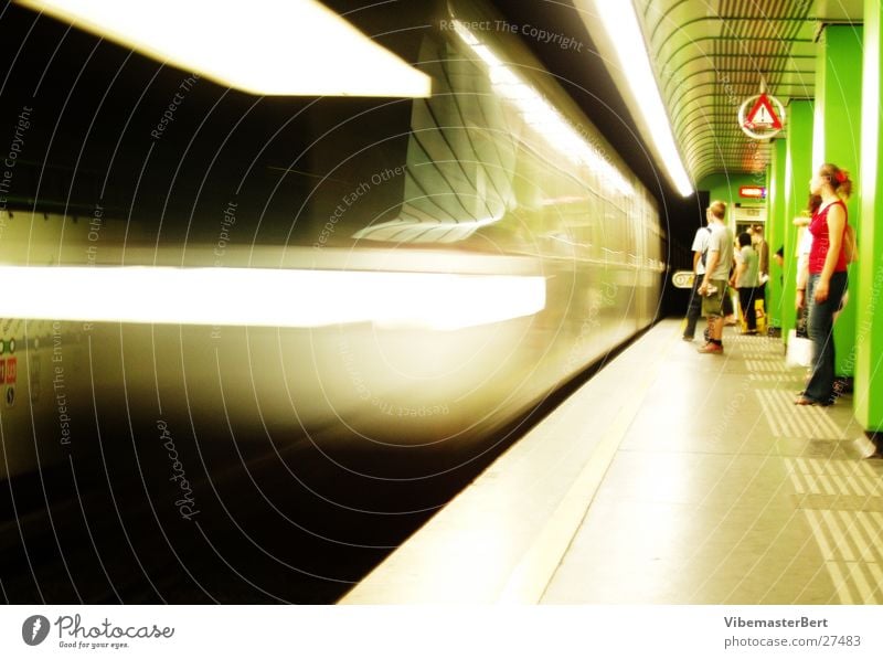 Underground in Wien U-Bahn London Underground Mobilität Geschwindigkeit Verkehr Mensch
