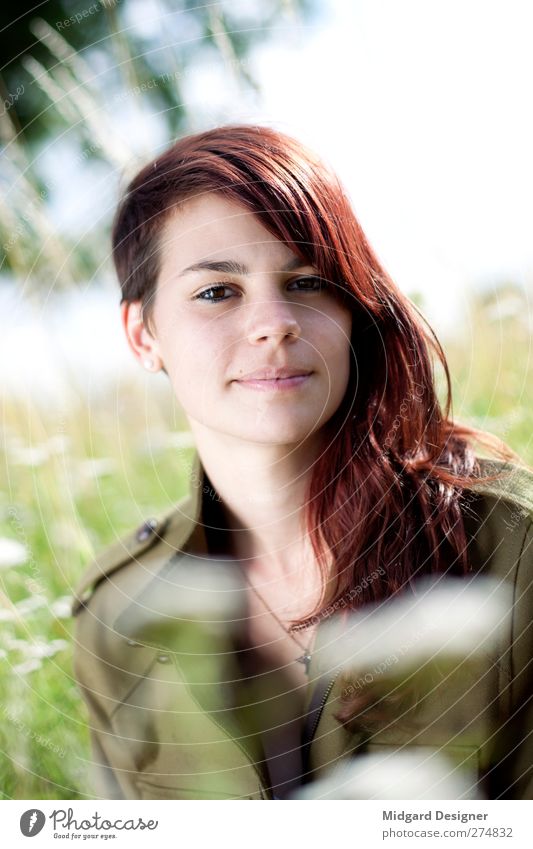 Bokeh | Laura Mensch feminin Junge Frau Jugendliche 1 18-30 Jahre Erwachsene Natur Landschaft Pflanze Gras ästhetisch hell grün rot rothaarig Haare & Frisuren