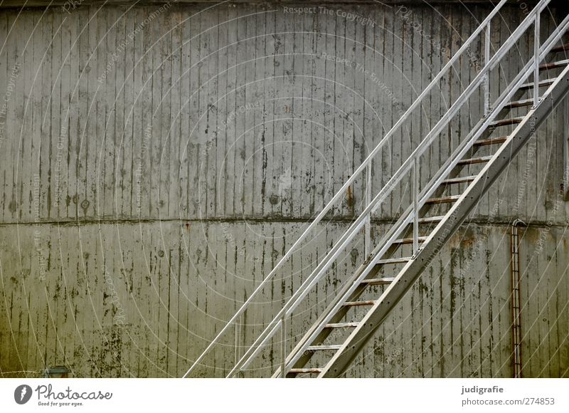 Hirtshals Industrieanlage Bauwerk Mauer Wand Treppe Fassade Hafen Beton Metall kalt trist grau Tank Farbfoto Gedeckte Farben Außenaufnahme Menschenleer