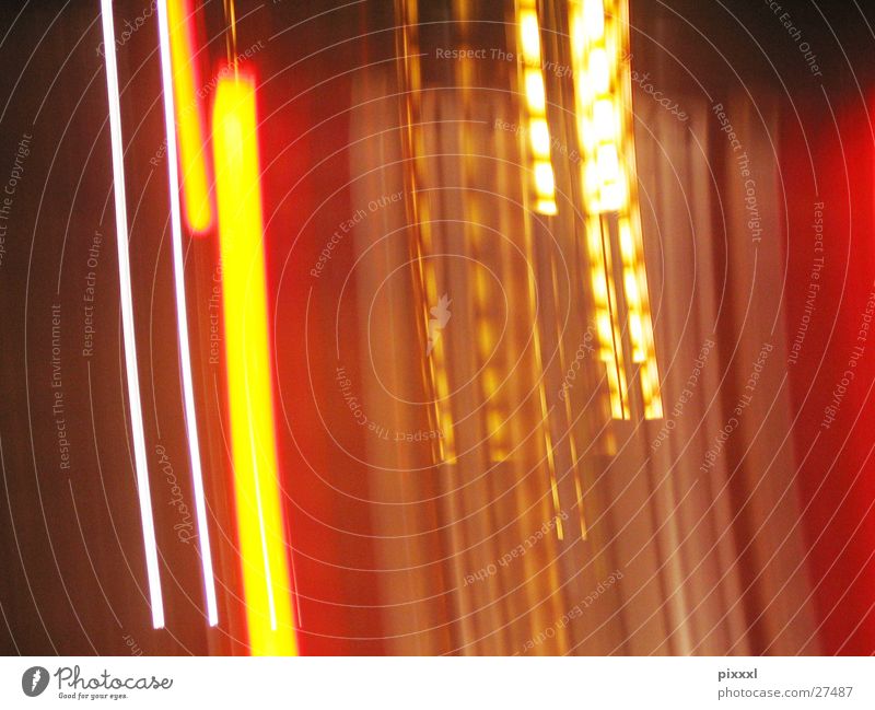Lichterspiel abstrakt Langzeitbelichtung Hintergrundbild braun Physik vertikal Nacht rot mehrfarbig weiß Technik & Technologie orange Wärme sign blur