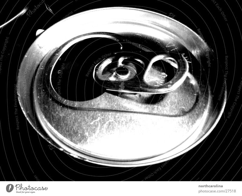 Büchse Cola Getränk trinken Dinge Makroaufnahme Ernährung Schwarzweißfoto