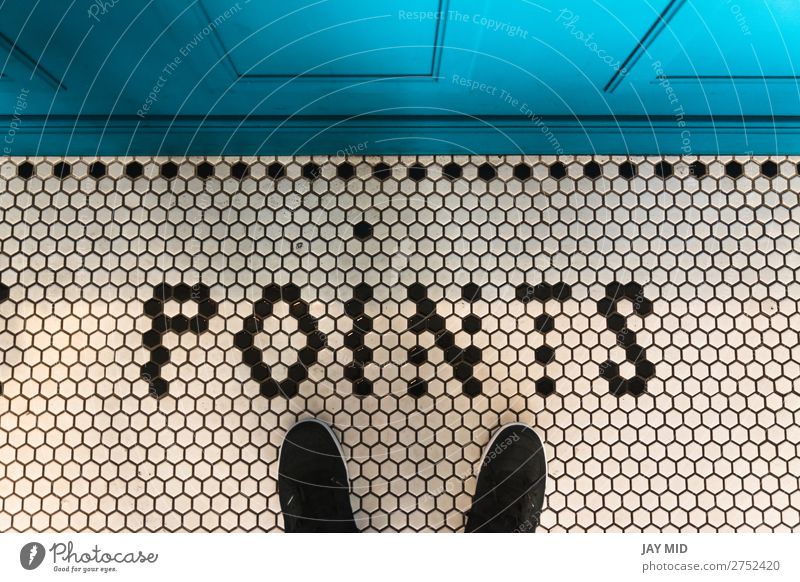 Füße Selfie auf Kunstmuster Fliesenboden schwarz-weiß hexagonal Lifestyle Stil Design Freude Ferien & Urlaub & Reisen Dekoration & Verzierung Mensch Jugendliche