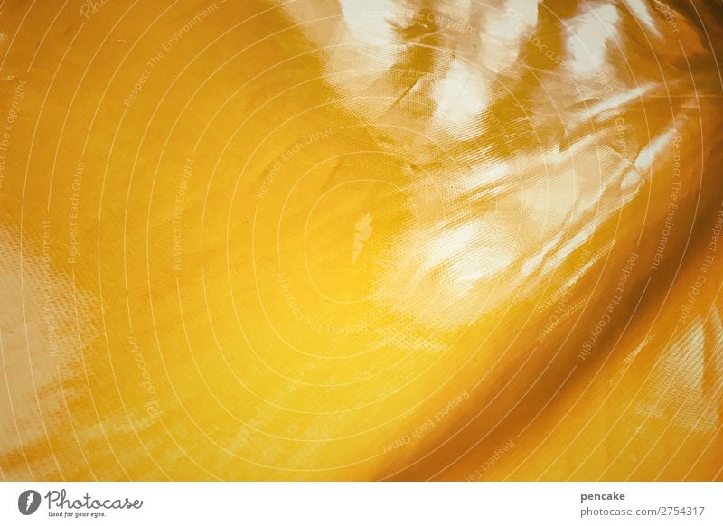 résistance jaune Kunststoff beweglich Ausdauer standhaft gelb Abdeckung Faltenwurf Reflexion & Spiegelung Farbfoto Innenaufnahme Nahaufnahme Detailaufnahme