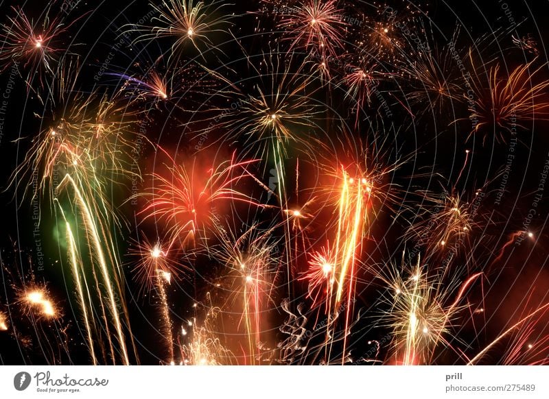 fireworks display Ferien & Urlaub & Reisen Party Veranstaltung Feste & Feiern Silvester u. Neujahr leuchten heiß hell Respekt explodieren Feuerwerk Pyrotechnik