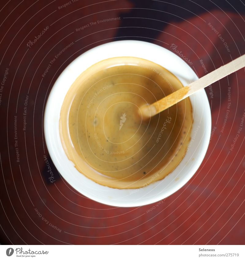 Käffchen? Lebensmittel Ernährung Frühstück Kaffeetrinken Getränk Heißgetränk Espresso Geschirr Tasse Becher Küche frisch lecker nah nass Farbfoto