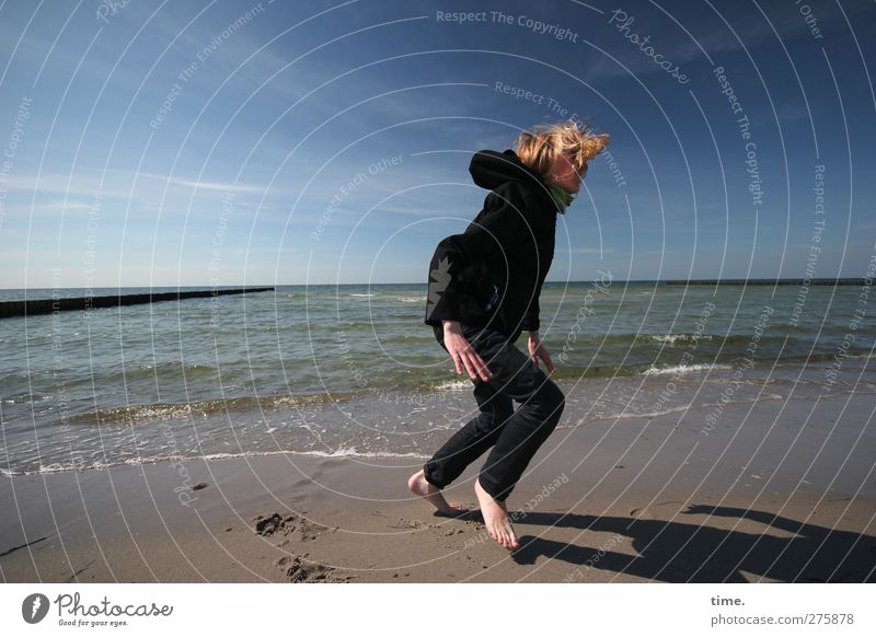 Hiddensee | Performing Another Hidden Sea Dance Mensch 1 Umwelt Natur Sand Wasser Himmel Horizont Wellen Küste Strand Ostsee blond Fröhlichkeit Erholung