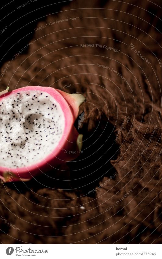 Exotische Frucht Lebensmittel Drachenfrucht Ernährung Häusliches Leben Wohnung Schaffell exotisch lecker rosa schwarz weiß Kerne Hälfte aufgeschnitten offen