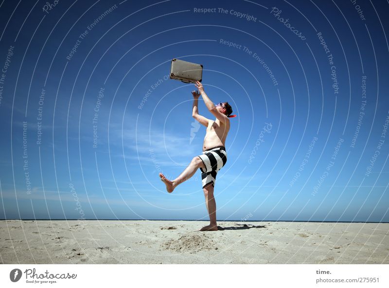 Hiddensee | Magic Suitcase Mann Erwachsene 1 Mensch Umwelt Landschaft Sand Himmel Wolken Horizont Sonnenlicht Küste Strand Ostsee Koffer Badehose werfen