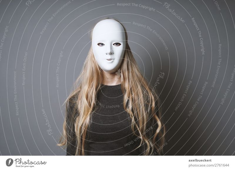 mysteriöse Frau verbirgt Gesicht hinter Maske Karneval Halloween Mensch feminin Junge Frau Jugendliche Erwachsene 1 18-30 Jahre Theaterschauspiel Schauspieler
