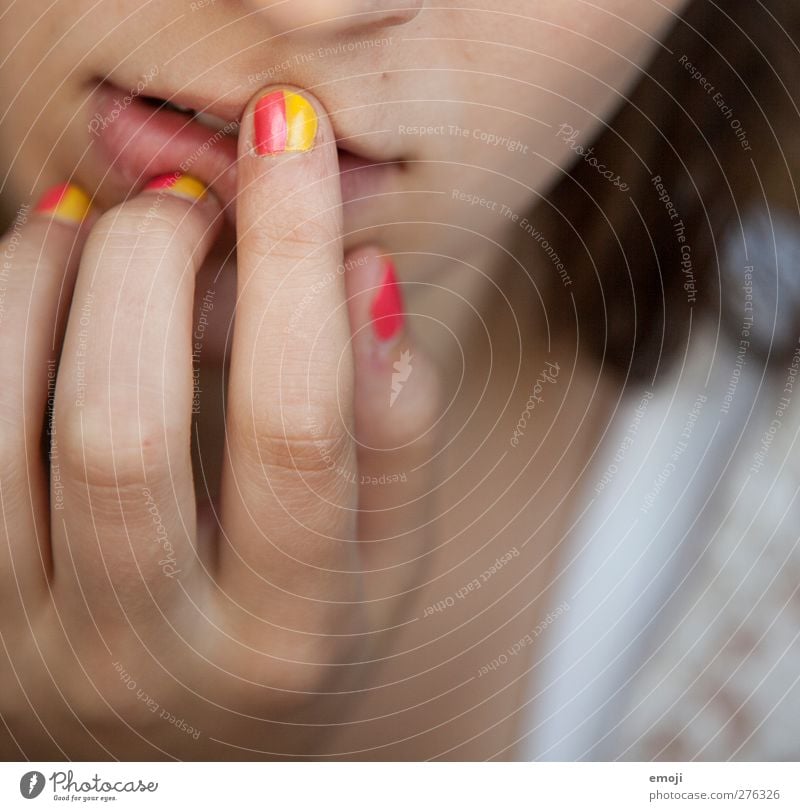 Kunst auf kleinstem Raum feminin Finger 1 Mensch Nagellack Nagelstudio lackiert einzigartig mehrfarbig Farbfoto Nahaufnahme Detailaufnahme Tag