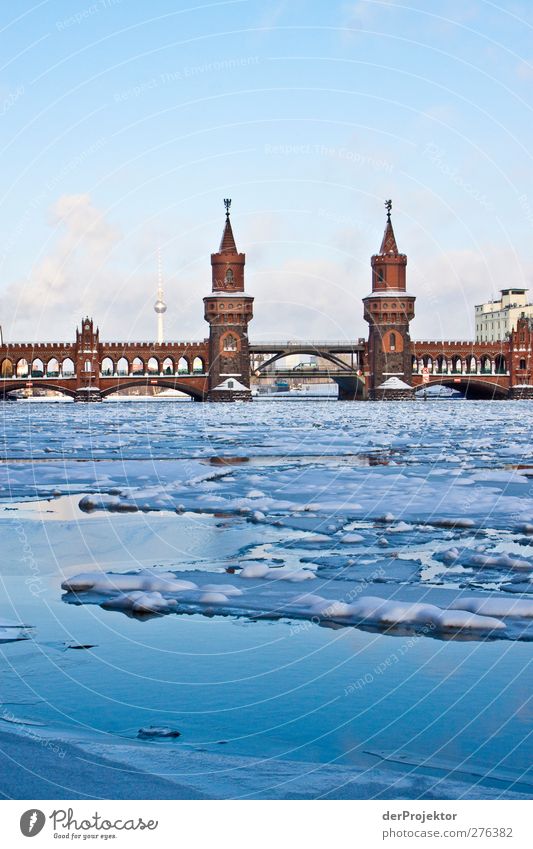 Im Winter hat letztens die Sonne in Berlin geschienen. Hauptstadt Brücke Architektur Wahrzeichen Oberbaumbrücke Verkehrswege Binnenschifffahrt Bekanntheit