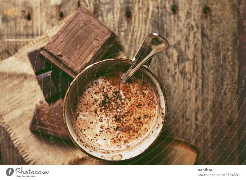 Frühstück mit heißer Schokolade und traditionellen Süßigkeiten Süßwaren Ernährung Getränk Heißgetränk Kakao Kaffee Winter Tisch Herbst Wärme lecker natürlich