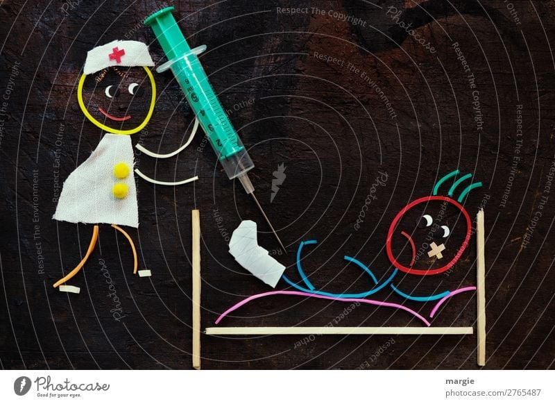 Gummiwürmer: Gute Besserung! Eine Krankenschwester kommt mit einer großen Spritze. Der Kranke liegt im Bett, hat einen Beinbruch und ein Pflaster im Gesicht