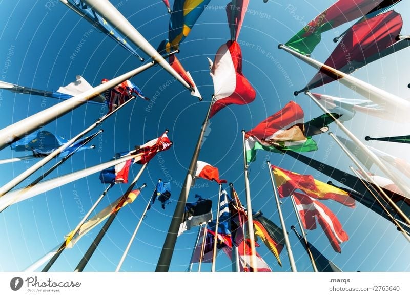 Europäische Flaggen Wolkenloser Himmel Zeichen Fahne Perspektive Politik & Staat Europa Wahlen Deutschland Spanien Dänemark Portugal Österreich Bündnis