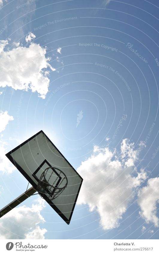 Korb an bayerischem Himmel Freizeit & Hobby Basketball Basketballkorb Sommer Sonne Sport Ballsport Sportstätten Umwelt Luft Wolken Sonnenlicht Schönes Wetter