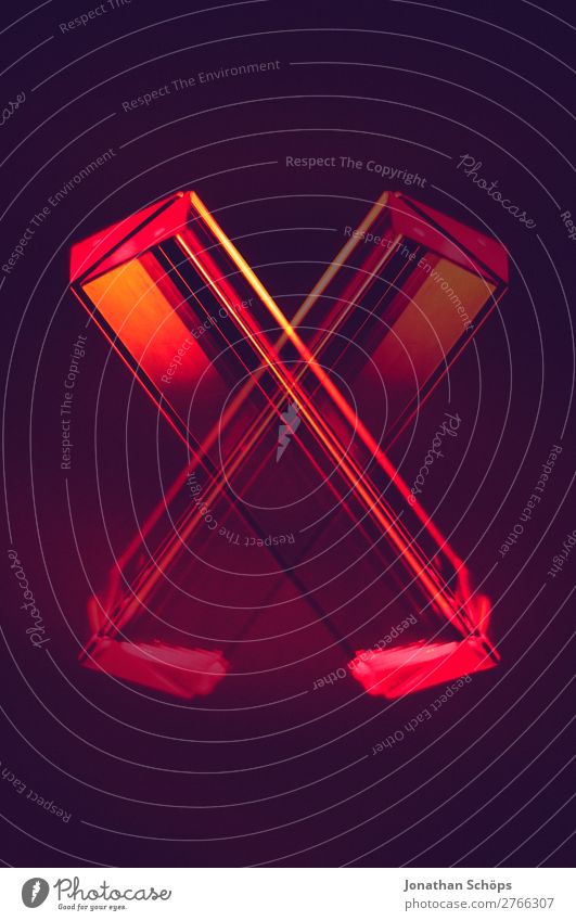 Prisma Laser Sci-fi Hintergrund als Buchstabe X Außerirdischer Computer Glas Hintergrundbild Informationstechnologie Kristallstrukturen Licht Makroaufnahme