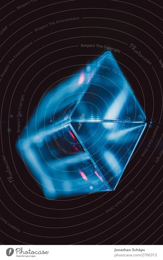 futuristischer Prisma Kristall Hintergrund Außerirdischer Computer Dreieck Glas Hintergrundbild Informationstechnologie Kristallstrukturen Kristalle Laser