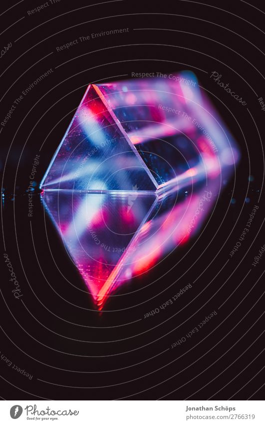 Prisma Laser Sci-fi Hintergrund Wissenschaften Computer Informationstechnologie retro blau rot schwarz Weltall Außerirdischer Dreieck Hintergrundbild