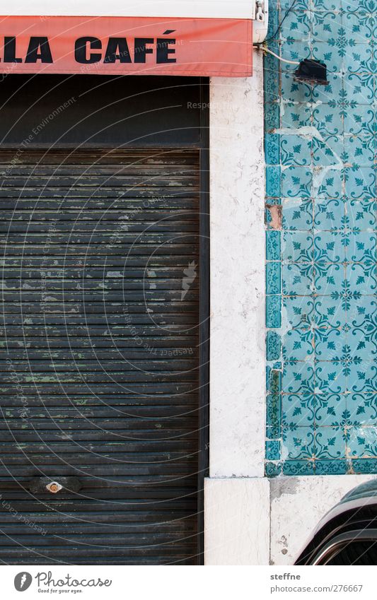 die gaffee is gössliesch! Lissabon Altstadt Mauer Wand Fassade ästhetisch Stadt Café Kaffee Farbfoto mehrfarbig Außenaufnahme