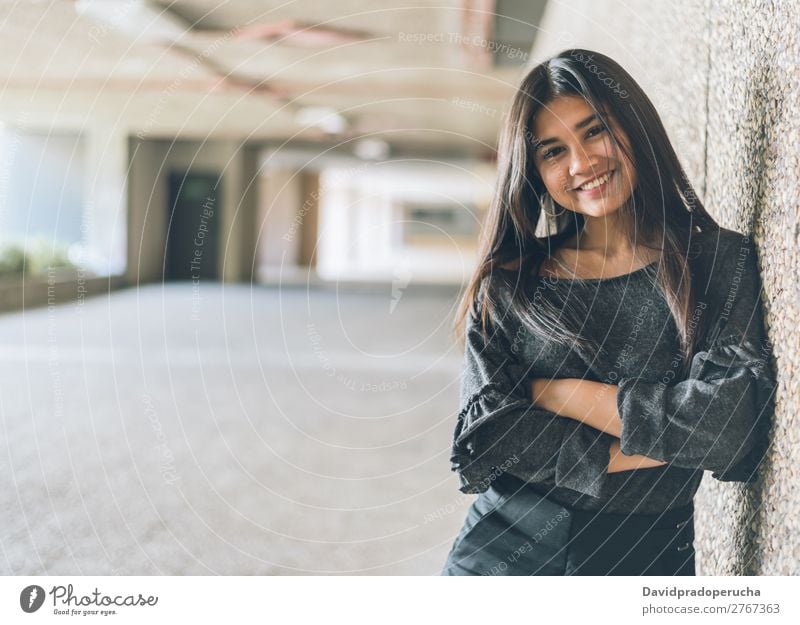glückliche junge Frau Nahaufnahme Porträt lächelnd Mädchen Jugendliche Glück 20s Schüler Sonnenbrille Mensch Lächeln schön Hintergrundbild Zwanziger Jahre