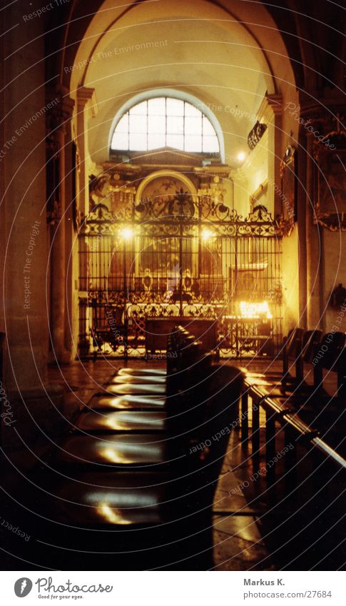 Heiligenschein Religion & Glaube heilig Christentum Gebet Schrein Altar erinnern Gotteshäuser katoliken Kerzenschein