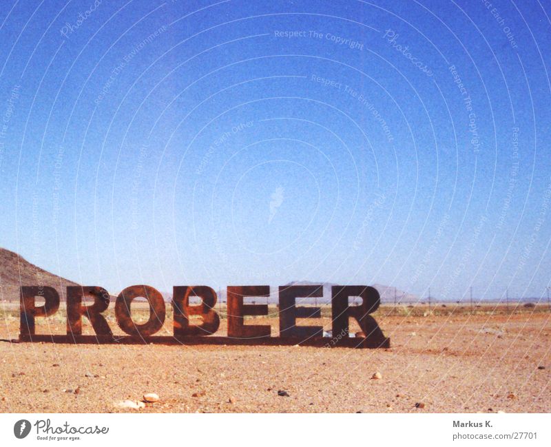 Probeer Typographie Namibia gegen Bier Dinge probeer Wüste Schilder & Markierungen geschweißt dafür