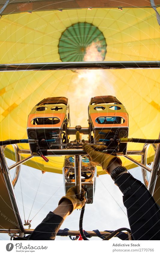Vorrichtung im Heißluftballon Luftballon Maschine Verkehr Aufguss Lokomotive Flamme industriell Fluggerät Gerät Metall Technik & Technologie Design Ordnung