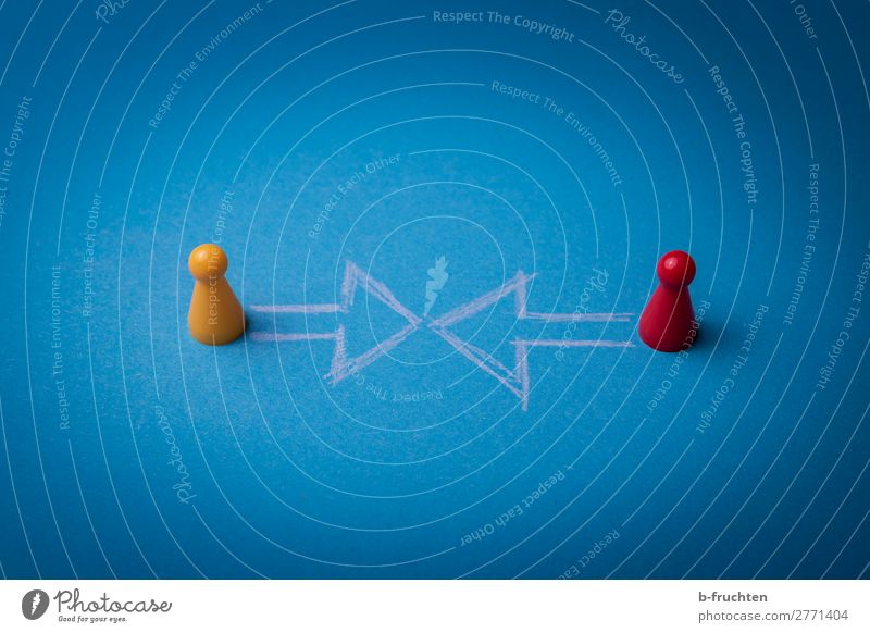 Miteinander Spielzeug Kunststoff Zeichen Pfeil Netzwerk wählen beobachten Bewegung sprechen Kommunizieren blau gelb Mittelpunkt Wege & Pfade Richtung Treffpunkt