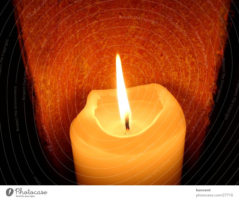 Romantische Kerze Licht heiß Physik rot Romantik Lampe gemütlich ruhig Häusliches Leben Wärme orange Flamme Schatten
