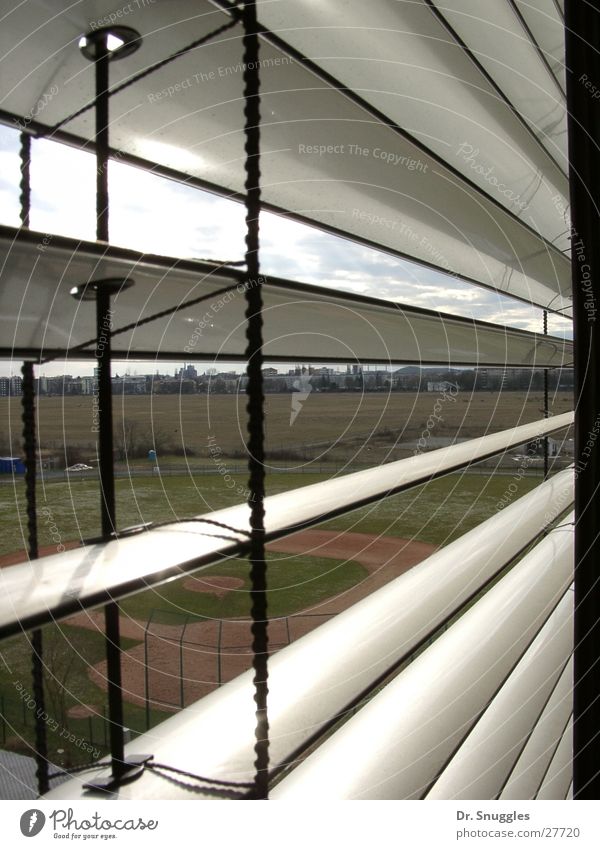 Streifen-Blick Karlsruhe Fenster Baseball Alter Flughafen Berufsakademie Knielingen Baseballplatz Jalousine
