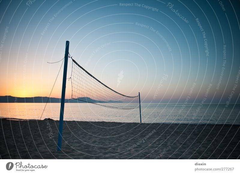 Sandsport Freizeit & Hobby Spielen Beachball Volleyball Volleyballfeld Volleyballnetz Ferien & Urlaub & Reisen Tourismus Ausflug Sommer Sommerurlaub Sonne Meer