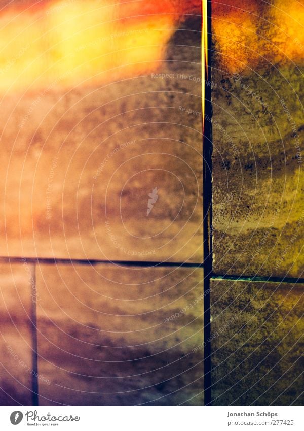 Fish&Chips, Stadtzentrum Mauer Wand ästhetisch mehrfarbig gold Gefühle Fliesen u. Kacheln Stein Steinplatten Nachtleben Stadtleben Reflexion & Spiegelung
