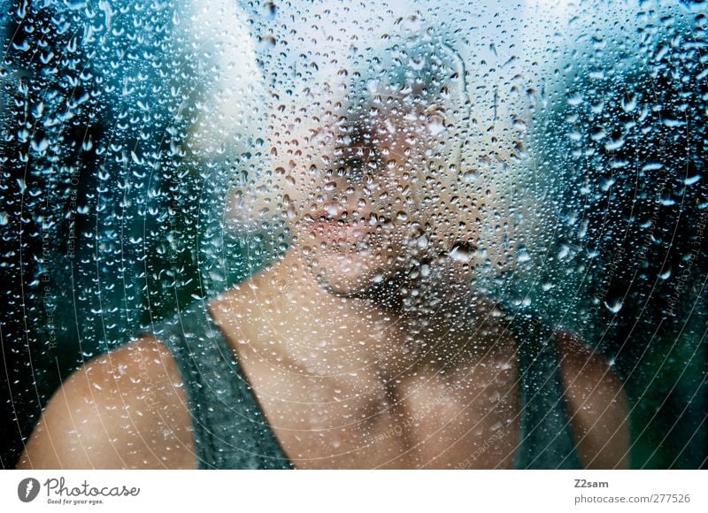 daydream II Mensch maskulin Junger Mann Jugendliche 18-30 Jahre Erwachsene Wasser Wassertropfen schlechtes Wetter Regen Fenster Muskelshirt Denken träumen