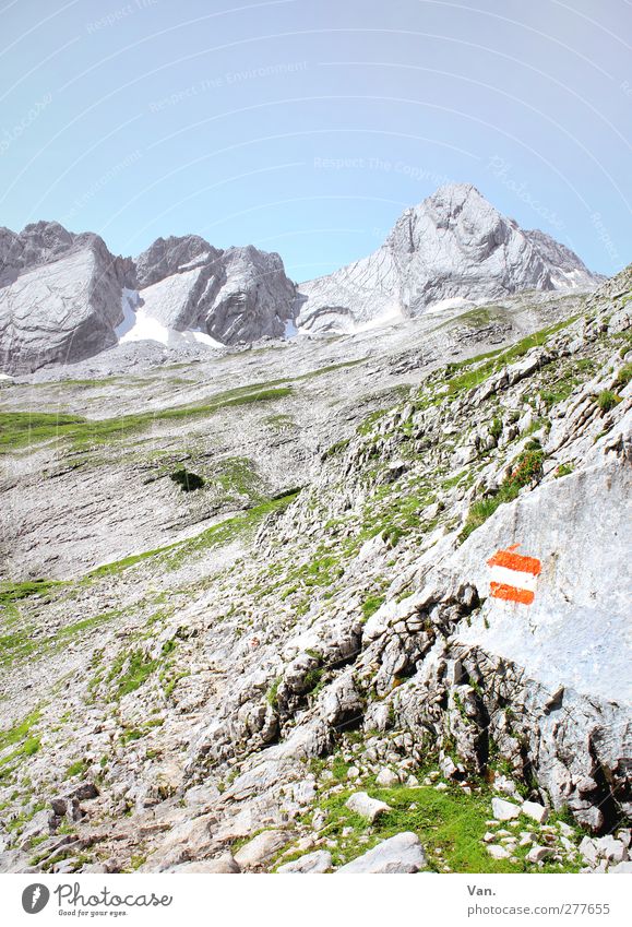 Finde den Weg Ferien & Urlaub & Reisen Berge u. Gebirge wandern Natur Landschaft Erde Himmel Wolkenloser Himmel Sommer Schönes Wetter Gras Felsen Alpen Stein