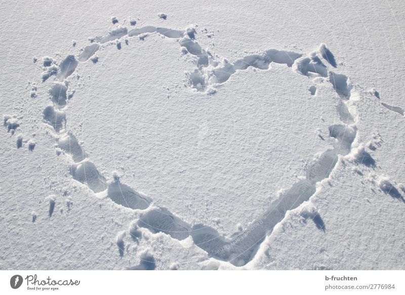 Herzform - Spuren im Schnee Zufriedenheit wandern Winter Fußspur gehen einfach weiß Sympathie Freundschaft Liebe Verliebtheit Freude herzförmig Zeichen