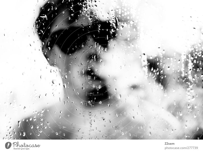 Feierabend... Lifestyle Stil maskulin Junger Mann Jugendliche 18-30 Jahre Erwachsene Wasser Wassertropfen Regen Gewitter Fenster Sonnenbrille atmen Denken