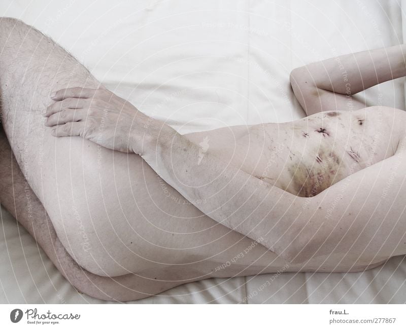bleich Gesundheit Gesundheitswesen Krankenpflege Krankheit Bett Schlafzimmer Mensch maskulin Mann Erwachsene Männlicher Senior 1 45-60 Jahre liegen hell nackt