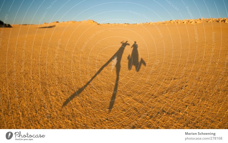 Euphorie auf fremden Planeten Freude Mensch Körper 2 Sommer Wüste springen sportlich Begeisterung Bewegung Glück Team Australien pinacles Farbfoto Außenaufnahme