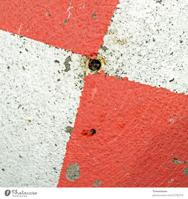 Rotweiss+Punkt Beton Schilder & Markierungen ästhetisch fest rot weiß Warnfarbe Mittelpunkt Farbfoto Außenaufnahme Menschenleer Tag Vogelperspektive