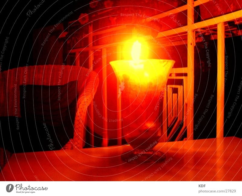 Stilleben Stillleben Kerze Nacht gelb Physik Langzeitbelichtung Freier Platz Stuhl sitzen Lampe KDF Wärme