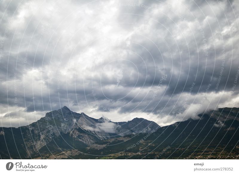 Gebirge Umwelt Natur Landschaft Himmel Wolken Gewitterwolken Klima Klimawandel schlechtes Wetter Unwetter Wind Sturm Alpen Berge u. Gebirge bedrohlich grau