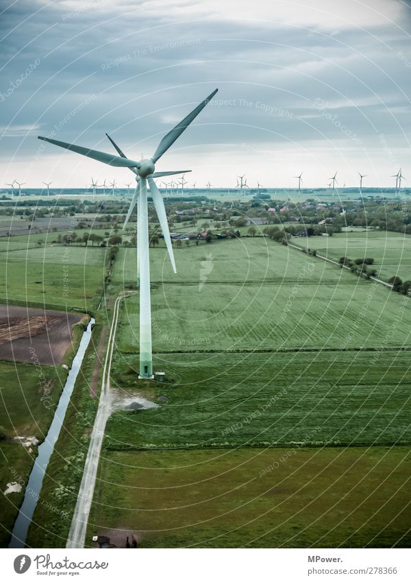 trübe aussicht Maschine Technik & Technologie High-Tech Energiewirtschaft Erneuerbare Energie Windkraftanlage Energiekrise Landschaft Wolken Horizont