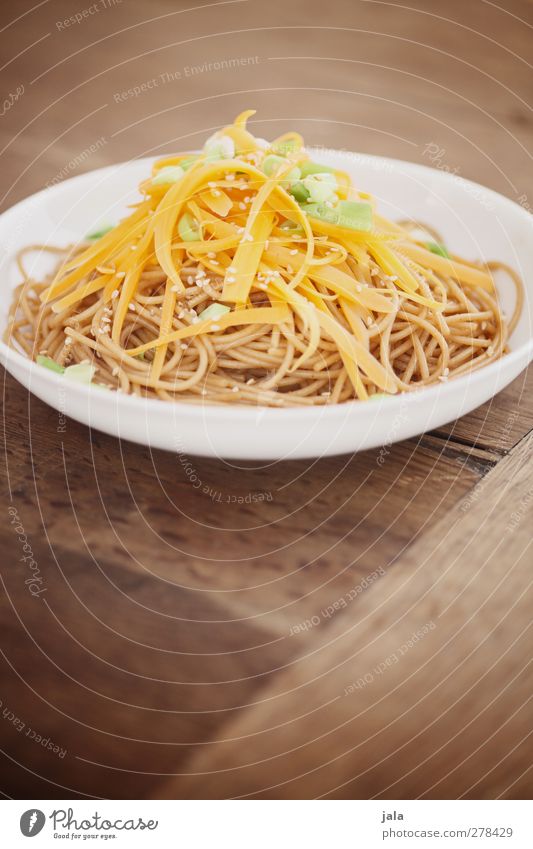 gemüse-pasta Lebensmittel Gemüse Teigwaren Backwaren Nudeln Möhre Porree Sesam Ernährung Mittagessen Bioprodukte Vegetarische Ernährung Asiatische Küche