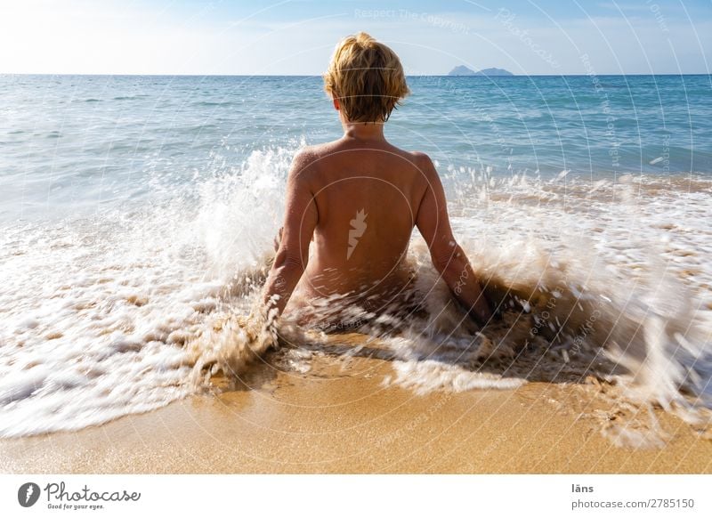 erfrischend Meer Frau nackt Weiblicher Akt sitzen Strand Wasser Kreta Erfrischung