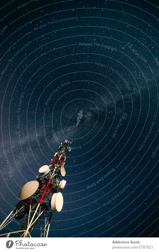 Kommunikationsturm und Himmel mit Sternen am Abend Mitteilung Turm Antenne Himmel (Jenseits) Nacht Höhe Astronomie Weltall Galaxie Entwurf Satellit abstrakt