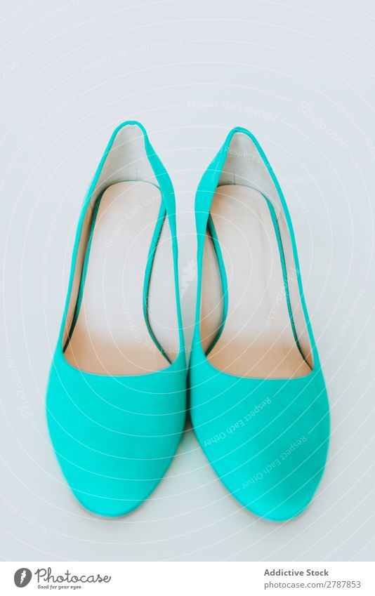 Paar blaue Schuhe Frau paarweise Ferse Höhe neu Entwurf azurblau Mode Stil elegant Glamour schön modisch Reichtum anhaben wunderbar Damenschuhe Wahl Model