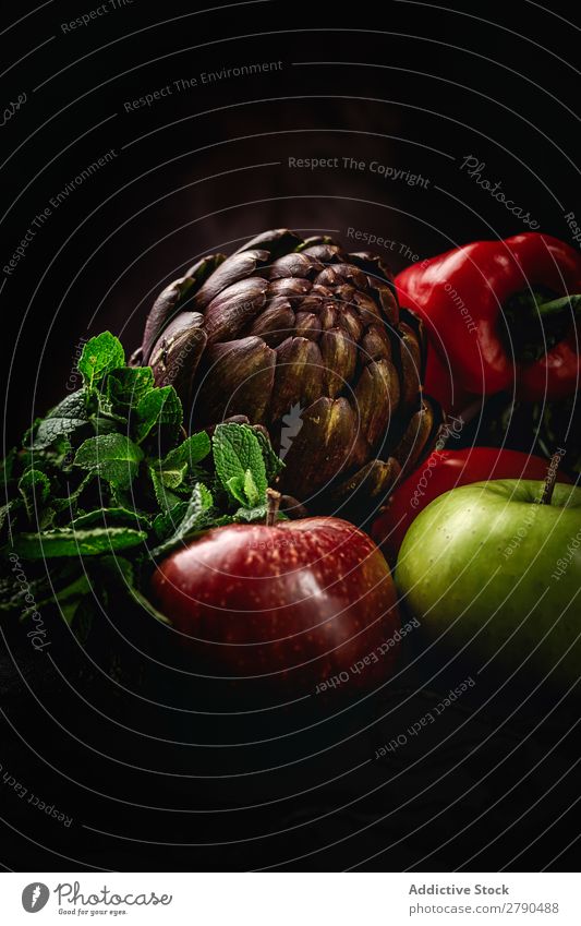 Mischung aus frischem Gemüse Lebensmittel Entzug Sortiment Hintergrundbild Apfel Paprikaschoten Rübe Tomate Artischocke Minze Diät grün Gesundheit Zutaten