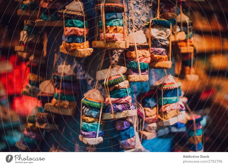 Verschiedene Dekorationen an der Decke hängend Markt Osten Basar Dekoration & Verzierung erhängen Kulisse mehrfarbig außergewöhnlich Tradition kaufen Lager